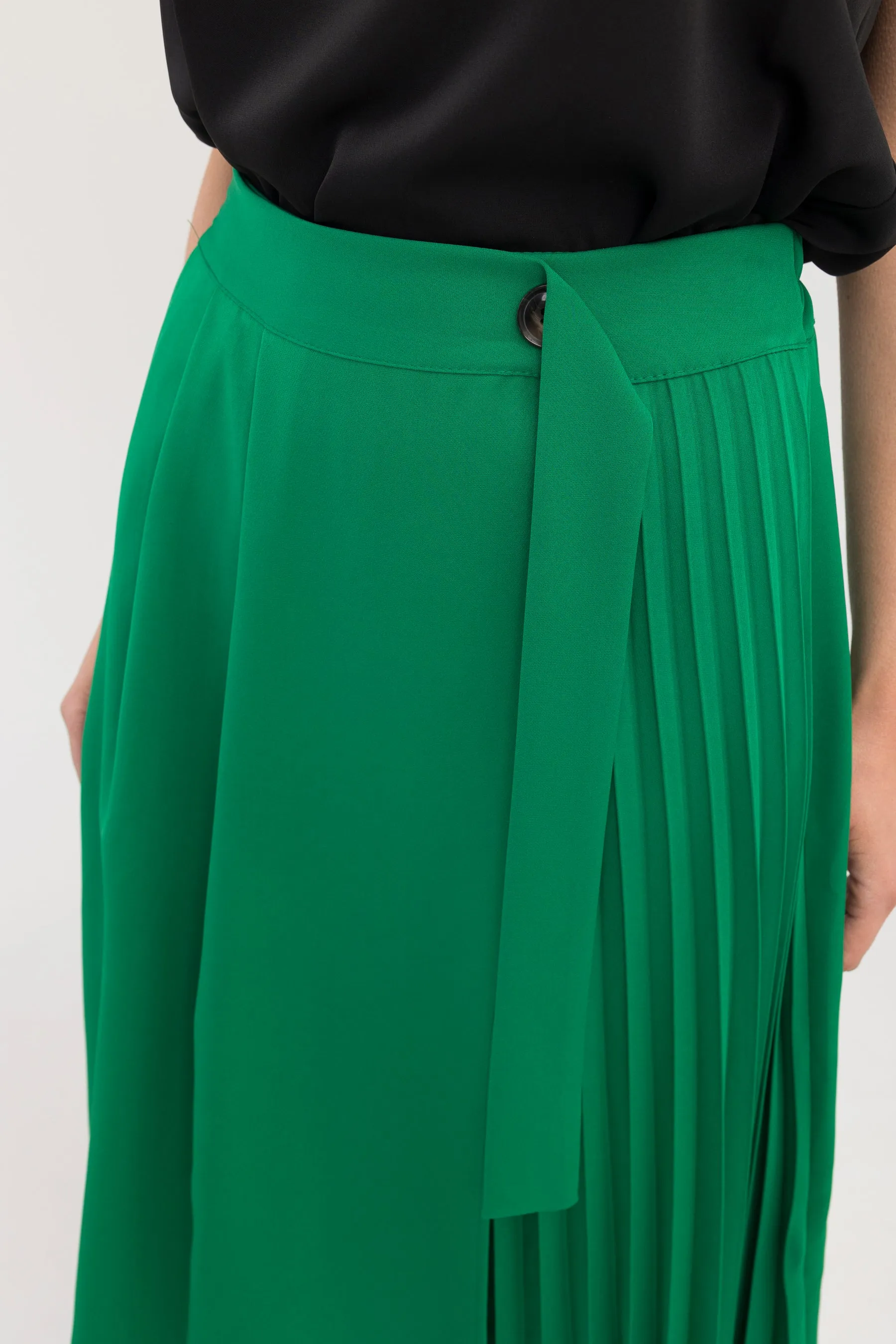 Izzy pleated skirt